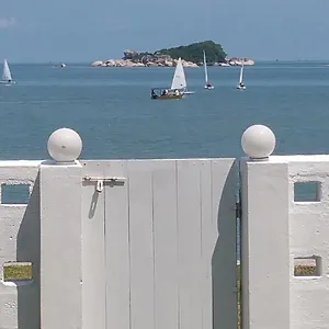  Homestay G&t's Beach Front